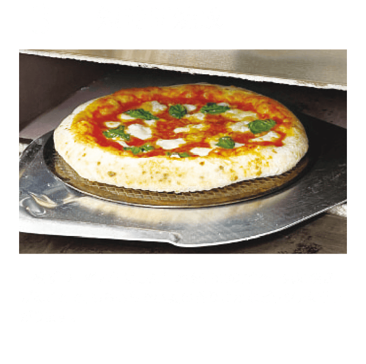 3 ｜ 短時間焼成 一枚ずつ丁寧に伸ばした生地を高温の窯で一気に焼き上げることで、もちもちで小麦の香り豊かなピッツァに仕上がります。