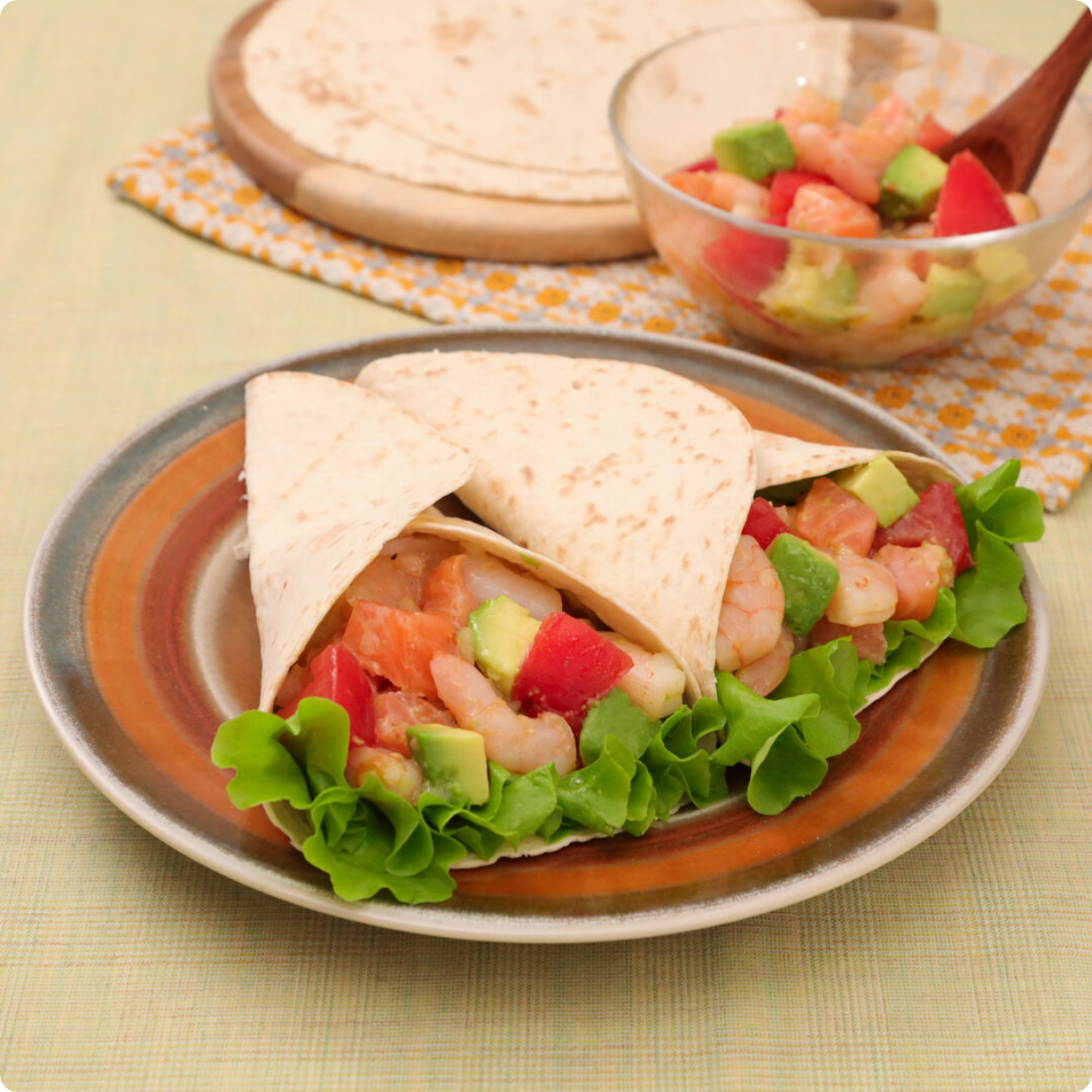 シーフードとアボカドのマリネタコス