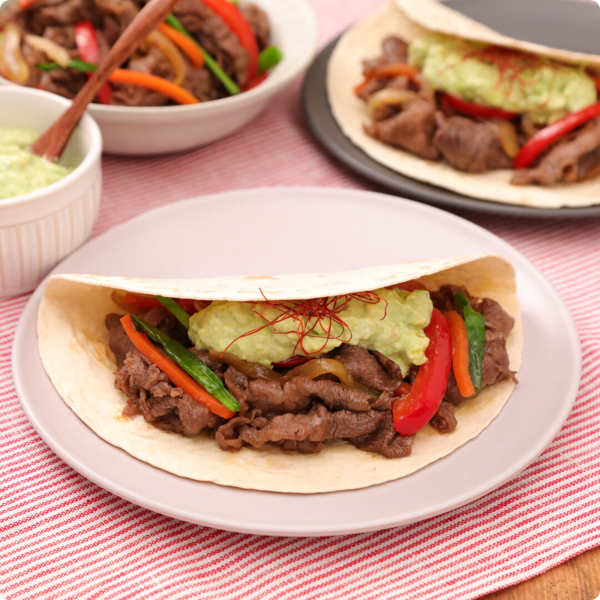 切りおとし肉でボリューム満点！焼肉タコス